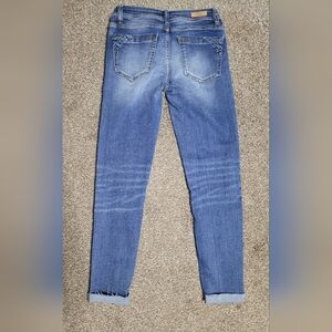 Buckle Black Size 25 raw hem/ankle Length 27 Inch Inseam  9 Inch Rise Great Cond